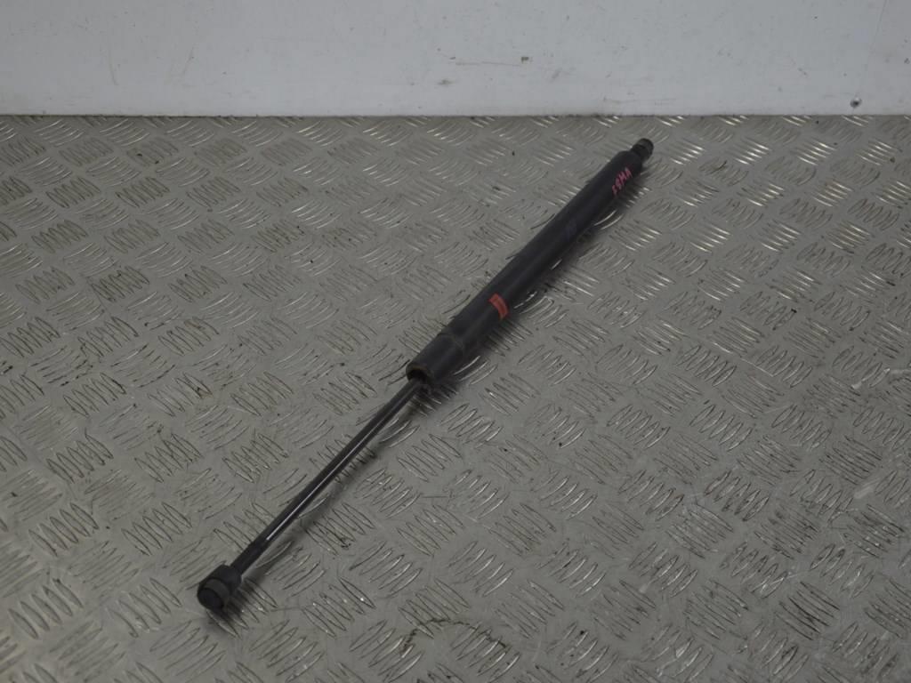 Амортизатор крышки багажника (3-5 двери)