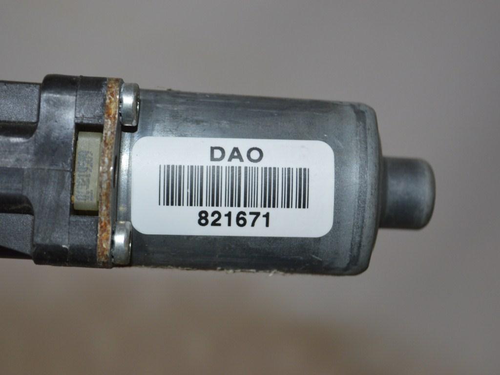 Моторчик стеклоподъемника передний правый