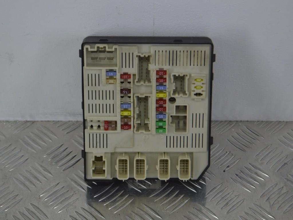 Блок предохранителей Renault Laguna 3 (2007-2015) 284B60014R