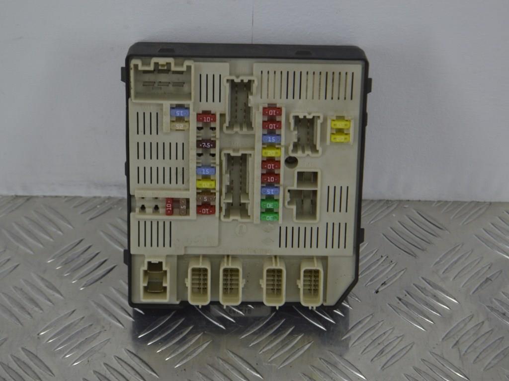 Блок предохранителей Renault Laguna 3 (2007-2015) 284B66052R
