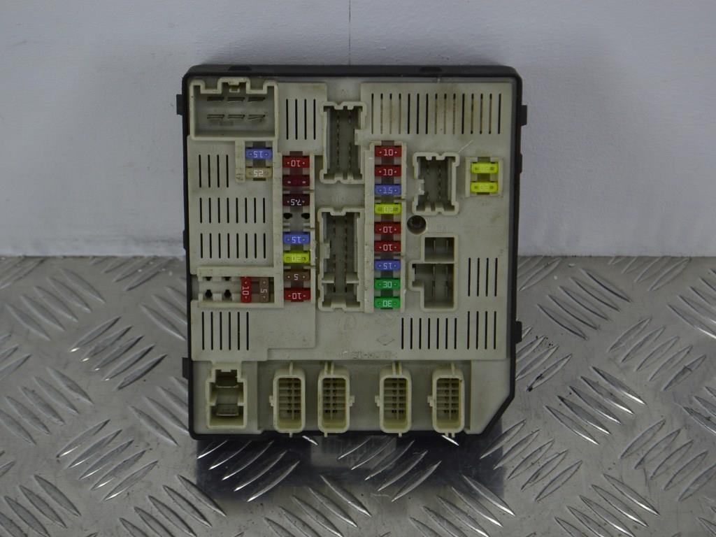 Блок предохранителей Renault Laguna 3 (2007-2015) 284B66052R