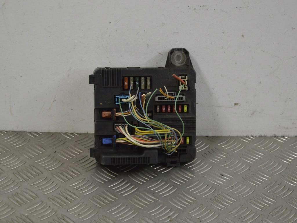 Блок предохранителей Renault Megane 2 (2002-2008) 8200306033A
