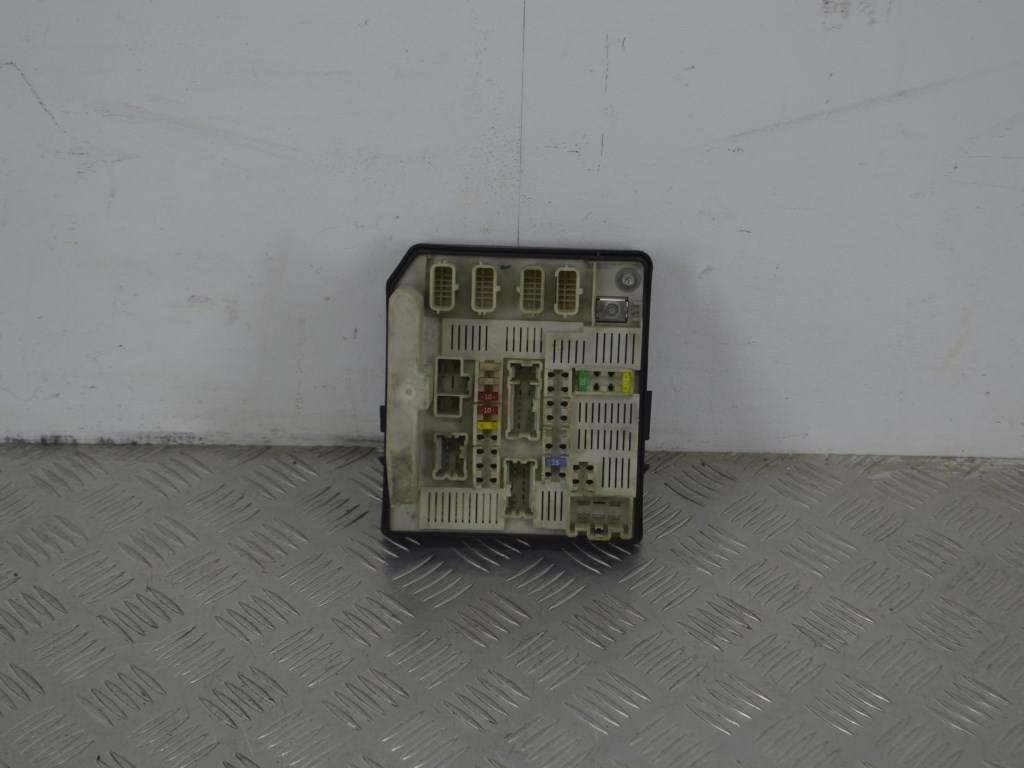 Блок предохранителей Renault Megane 2 (2002-2008) 8200481866