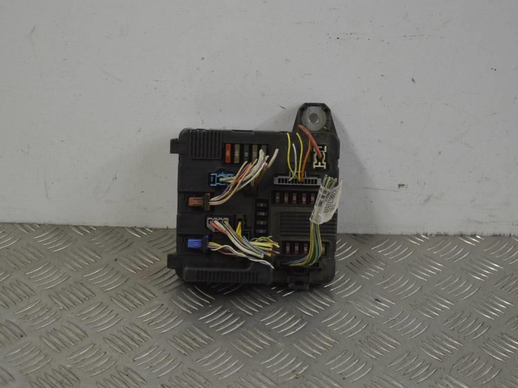 Блок предохранителей Renault Megane 2 (2002-2008)