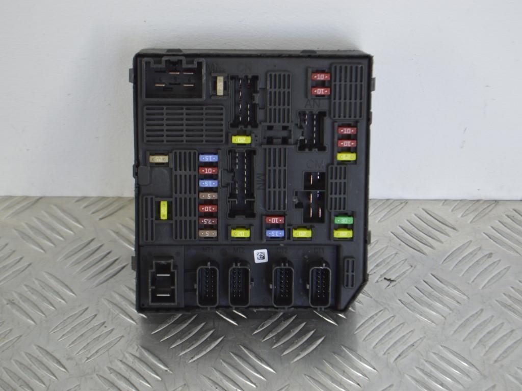 Блок предохранителей Renault Scenic 3 (2008-2015) 284B62342R