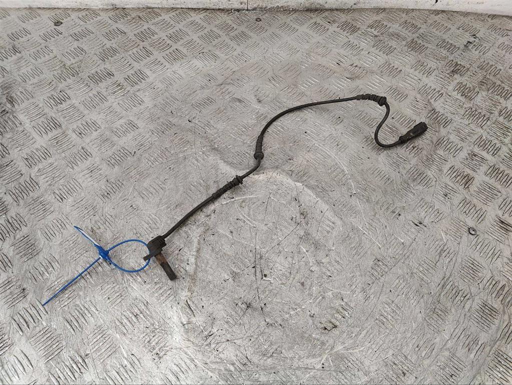 Датчик ABS передний