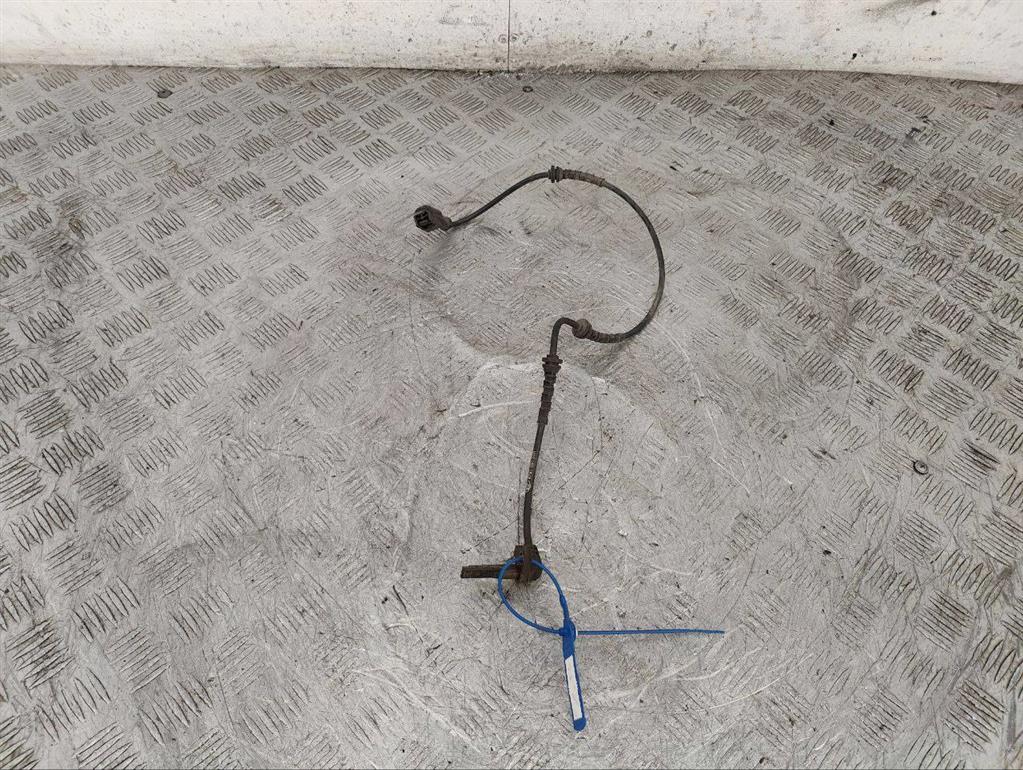 Датчик ABS передний