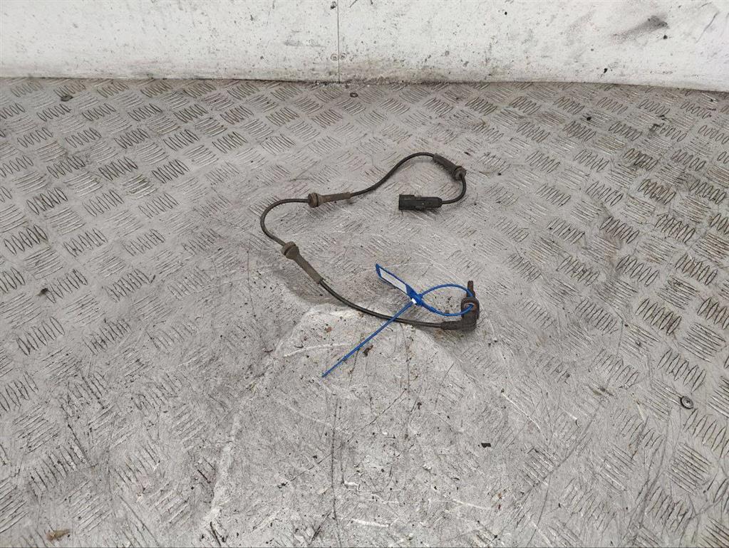 Датчик ABS передний