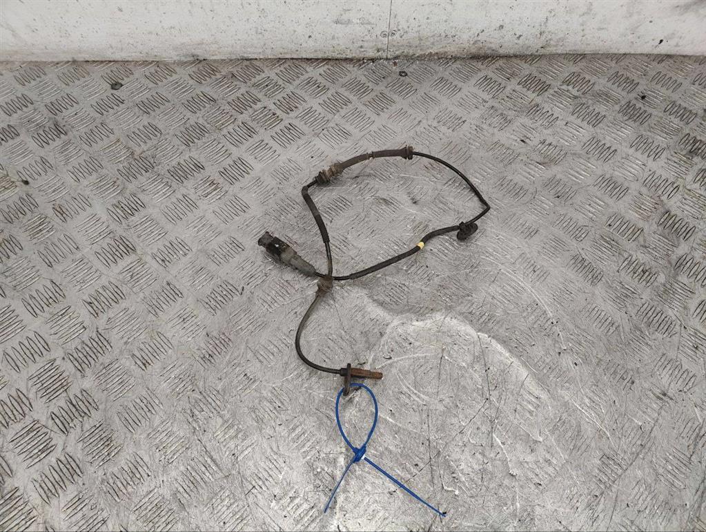 Датчик ABS передний