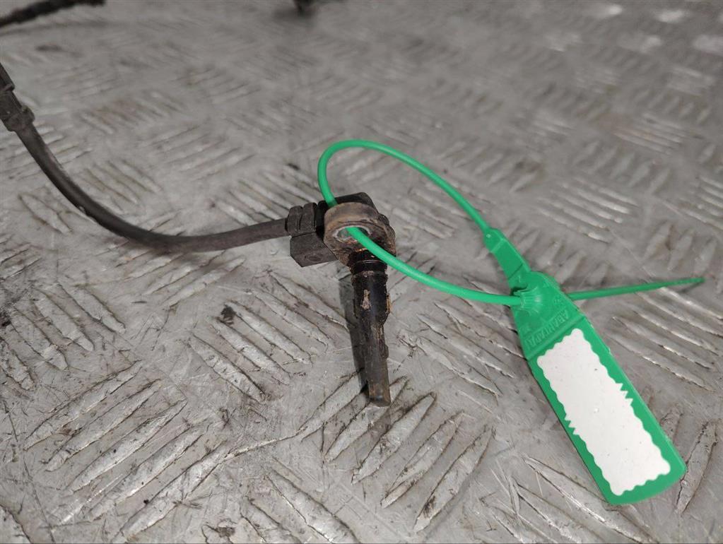 Датчик ABS передний