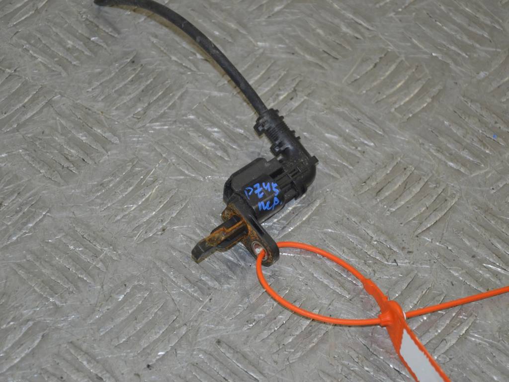 Датчик ABS передний