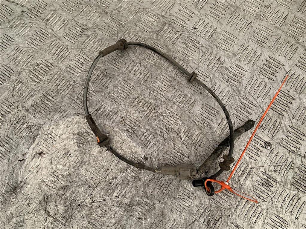 Датчик ABS передний