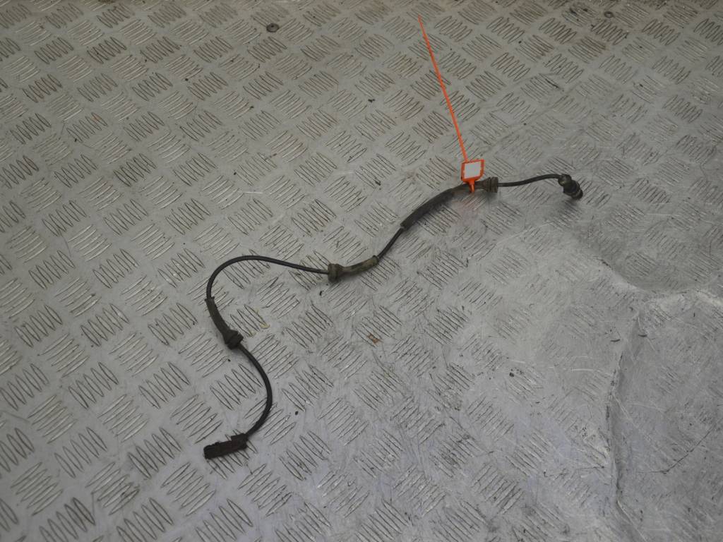 Датчик ABS передний