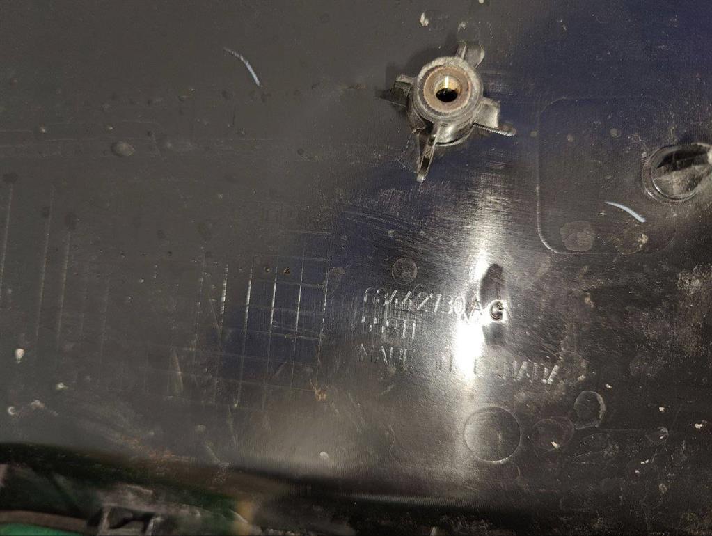 Дефлектор капота