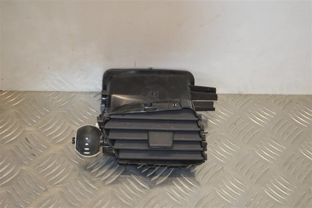 Дефлектор обдува салона