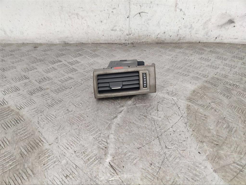 Дефлектор обдува салона