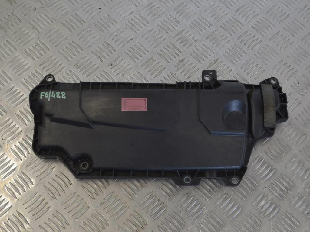 Декоративная крышка двигателя