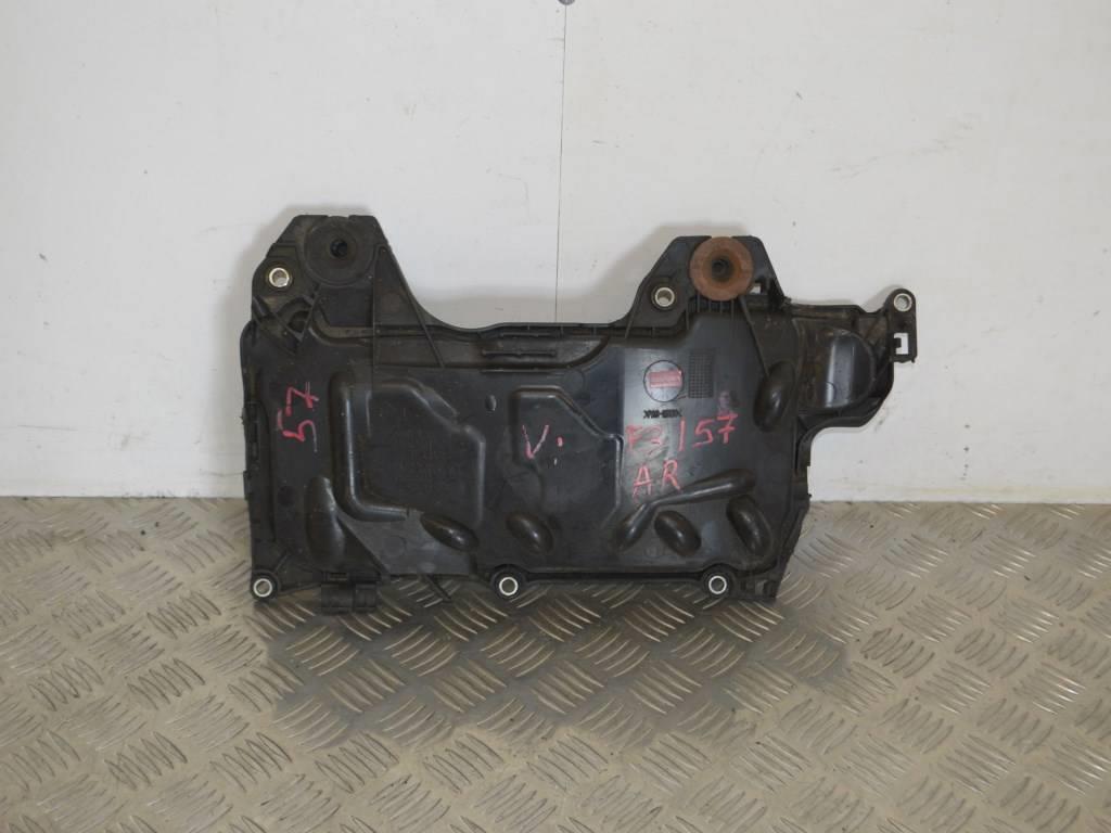 Декоративная крышка двигателя