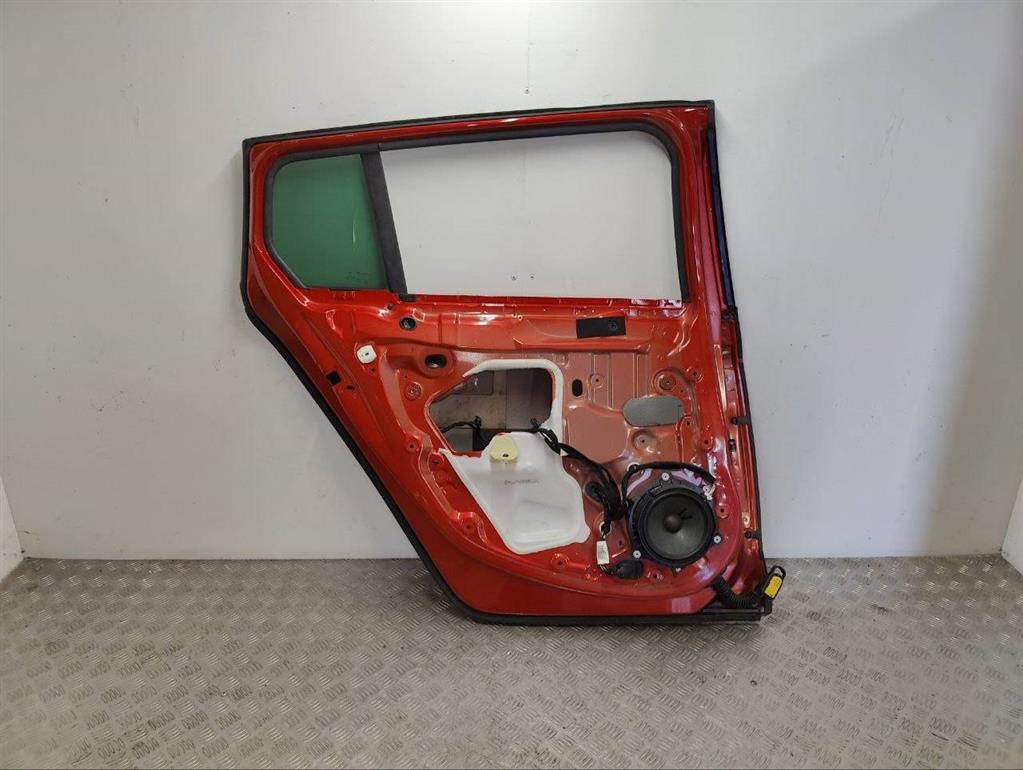 Дверь задняя левая