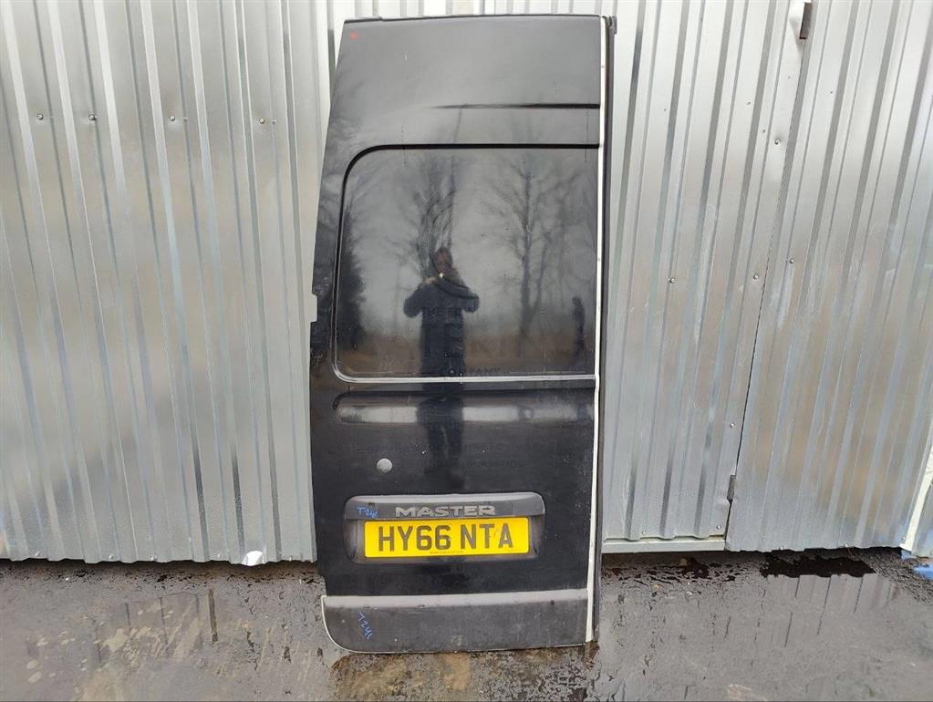 Дверь задняя распашная левая