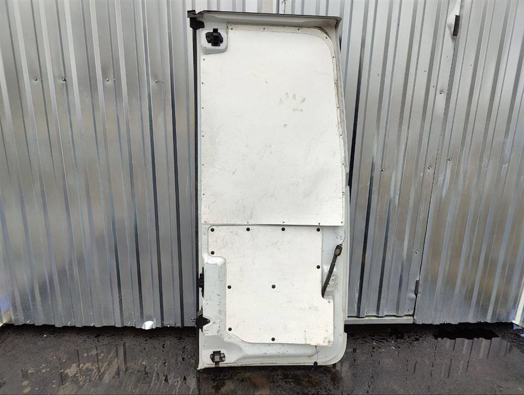 Дверь задняя распашная левая