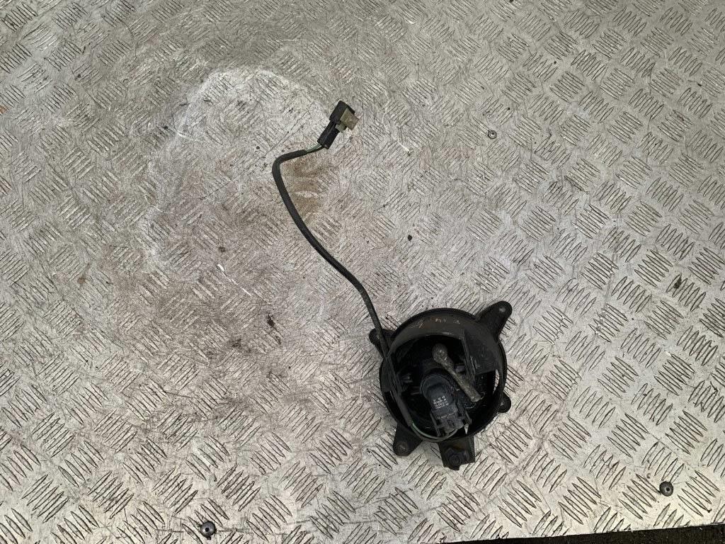 Фара противотуманная левая