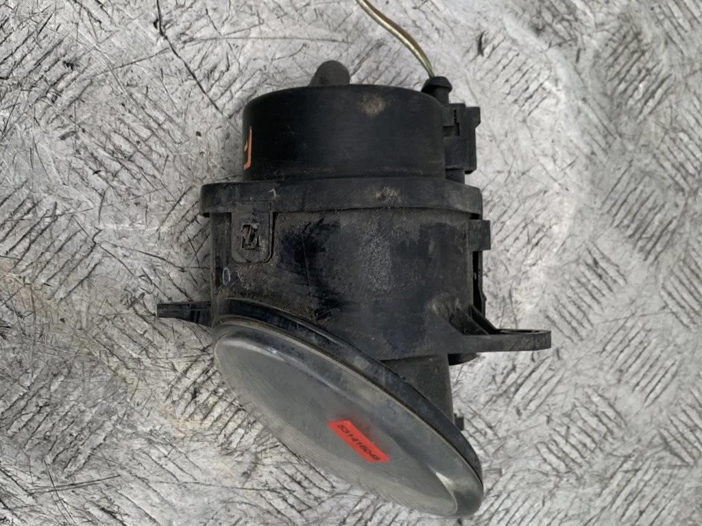 Фара противотуманная левая