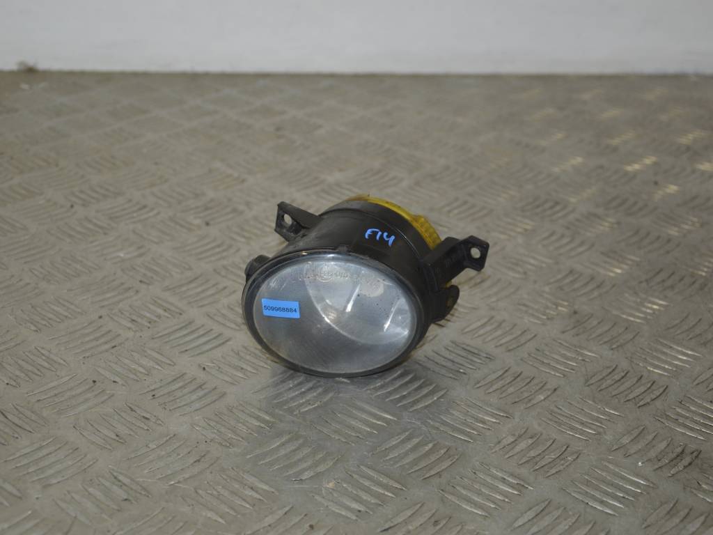 Фара противотуманная левая
