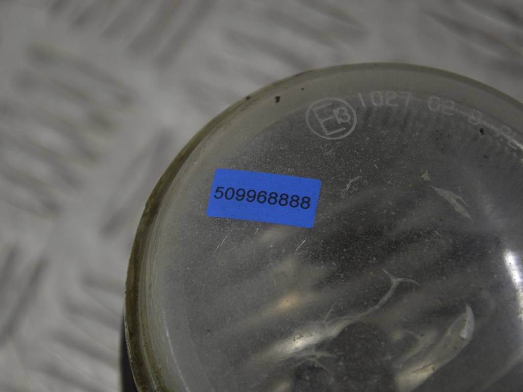 Фара противотуманная левая