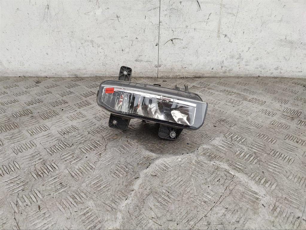 Фара противотуманная правая