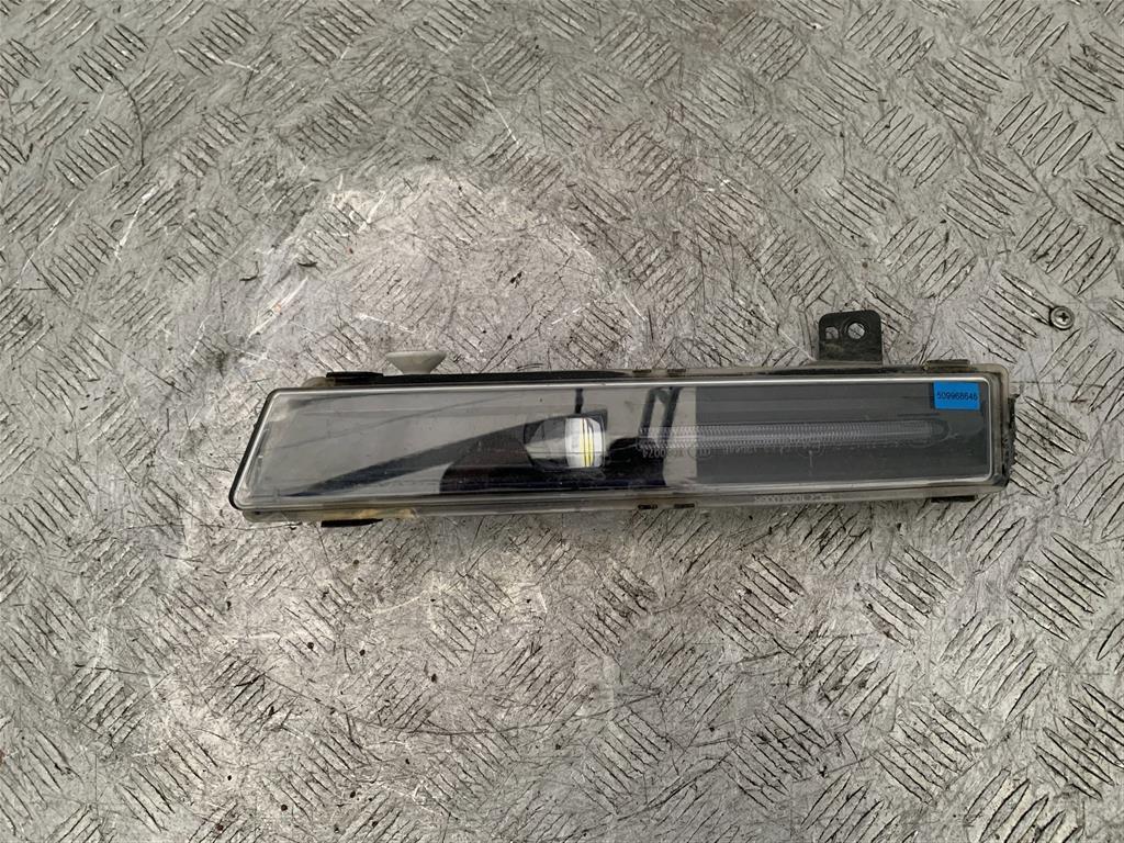 Фара противотуманная правая