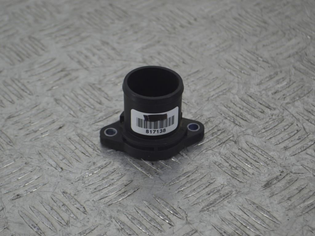 Фланец (тройник) системы охлаждения Renault Kangoo 1 (1997-2007) 8200396127