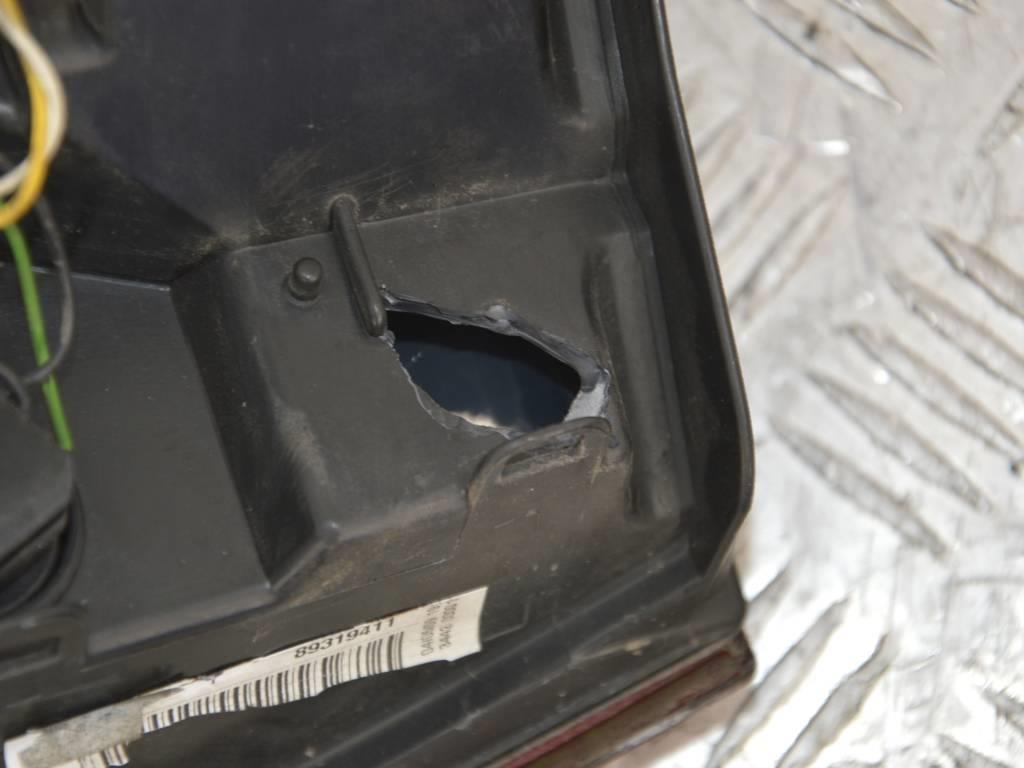 Фонарь крышки багажника левый