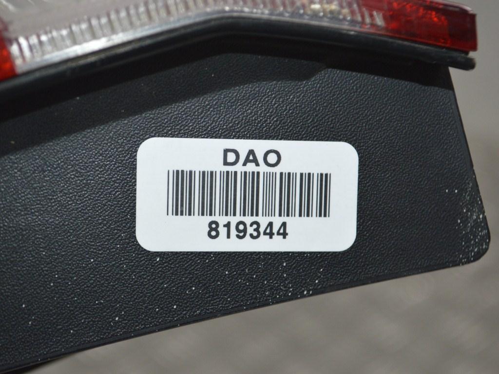 Фонарь крышки багажника правый