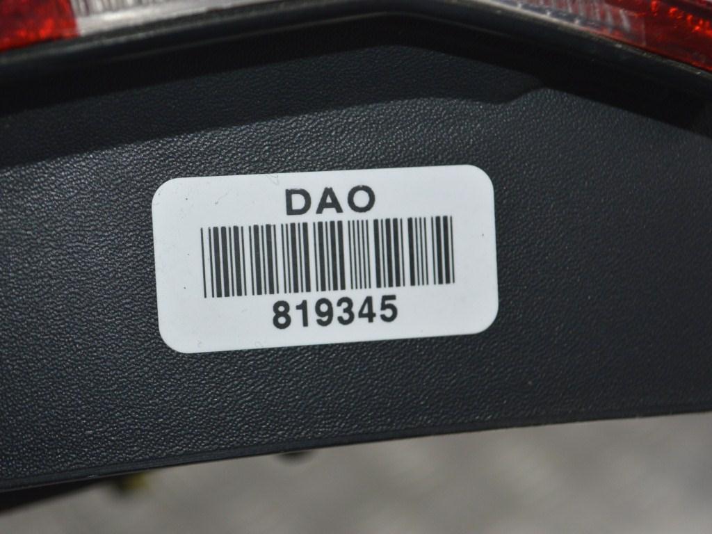 Фонарь крышки багажника правый