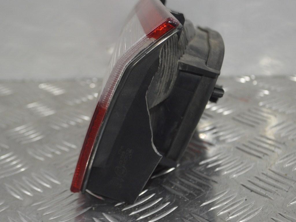 Фонарь крышки багажника правый