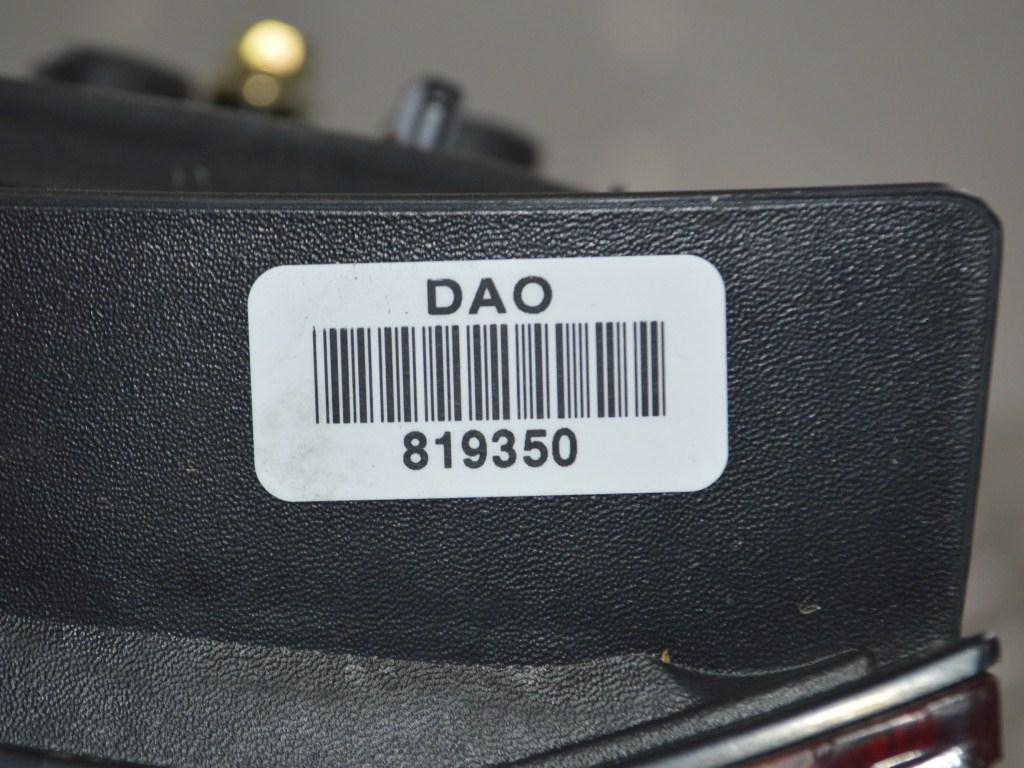 Фонарь крышки багажника правый