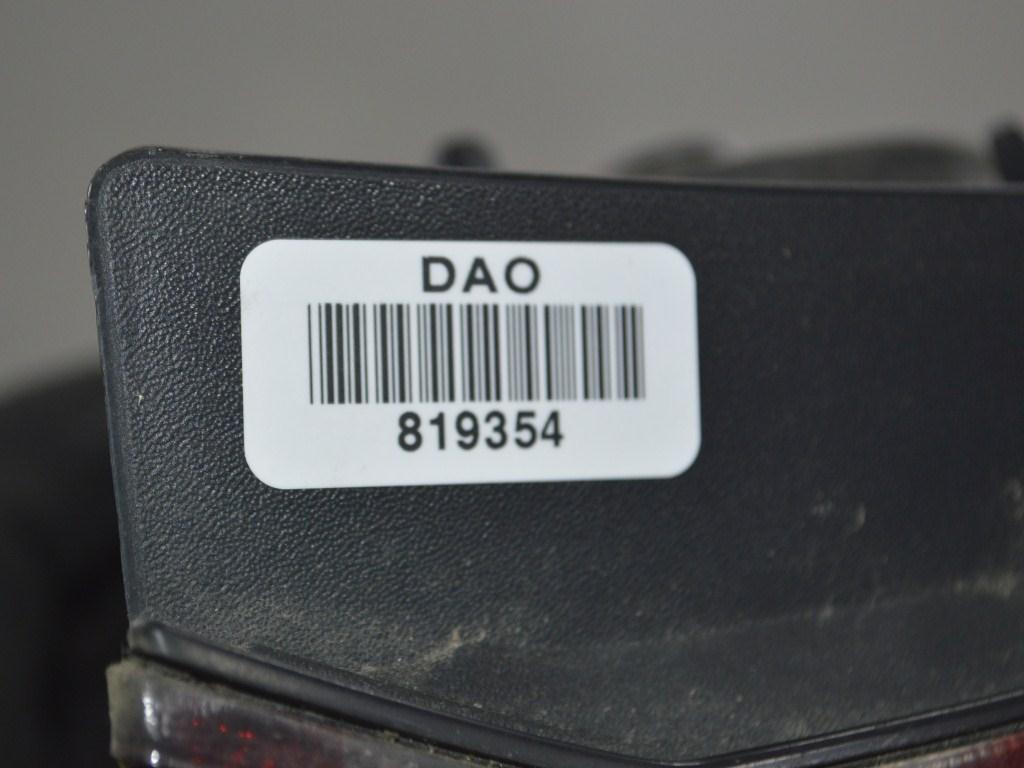 Фонарь крышки багажника правый