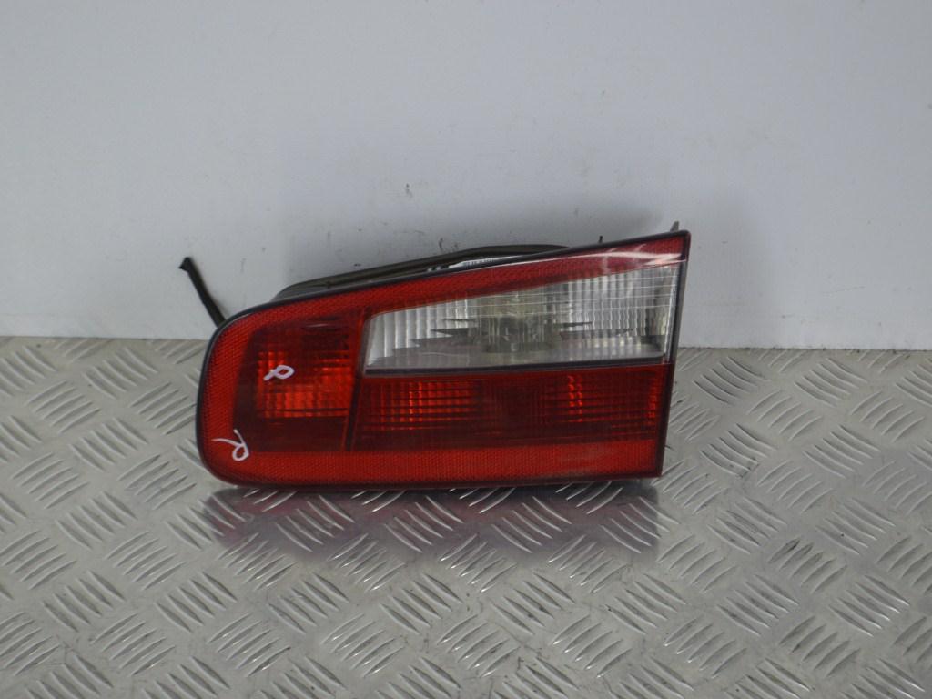 Фонарь крышки багажника правый