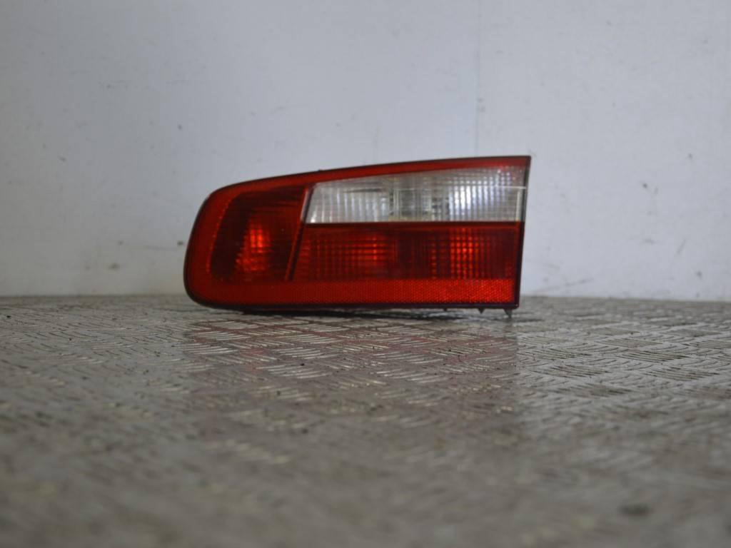 Фонарь крышки багажника правый