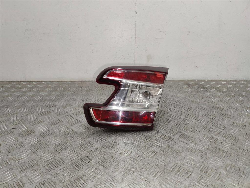 Фонарь крышки багажника правый