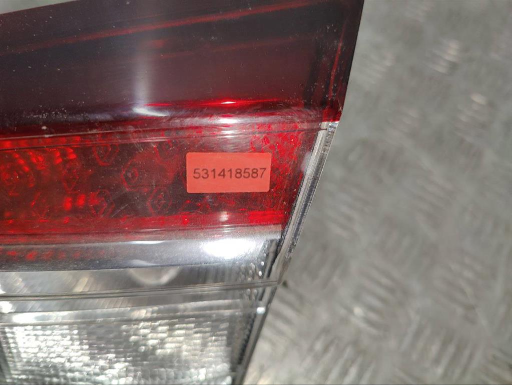 Фонарь крышки багажника правый