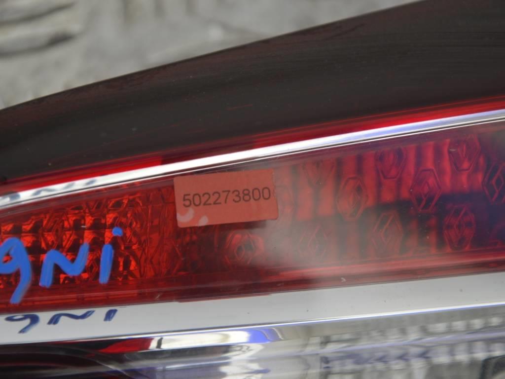 Фонарь крышки багажника правый