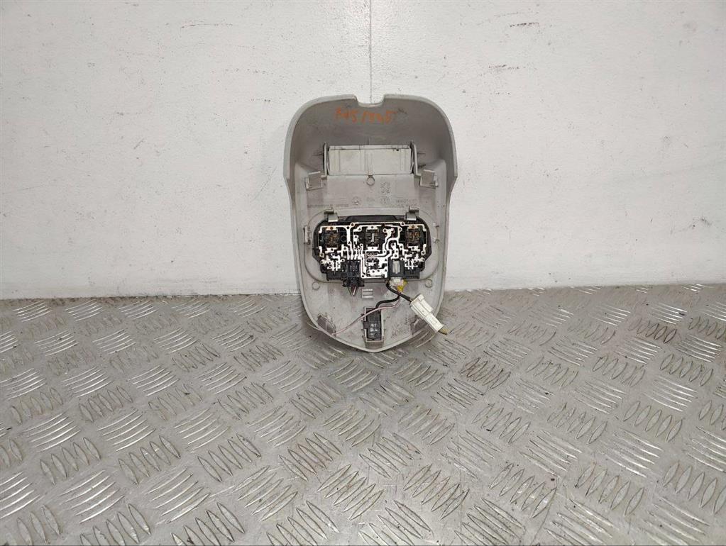 Фонарь салона (плафон)