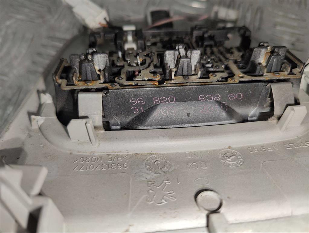 Фонарь салона (плафон)