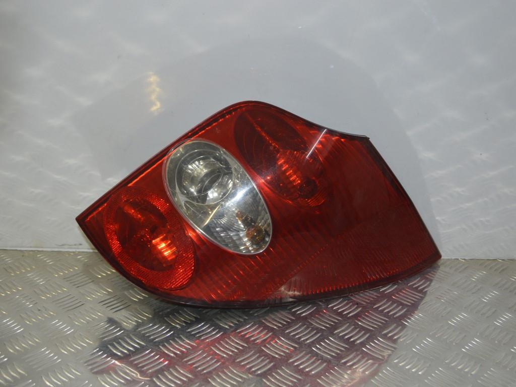 Фонарь задний правый Renault Laguna 2 (2001-2007) 8200002472
