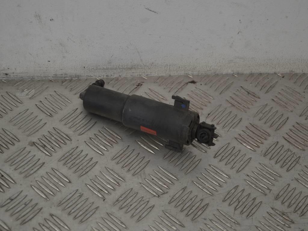 Форсунка омывателя фар