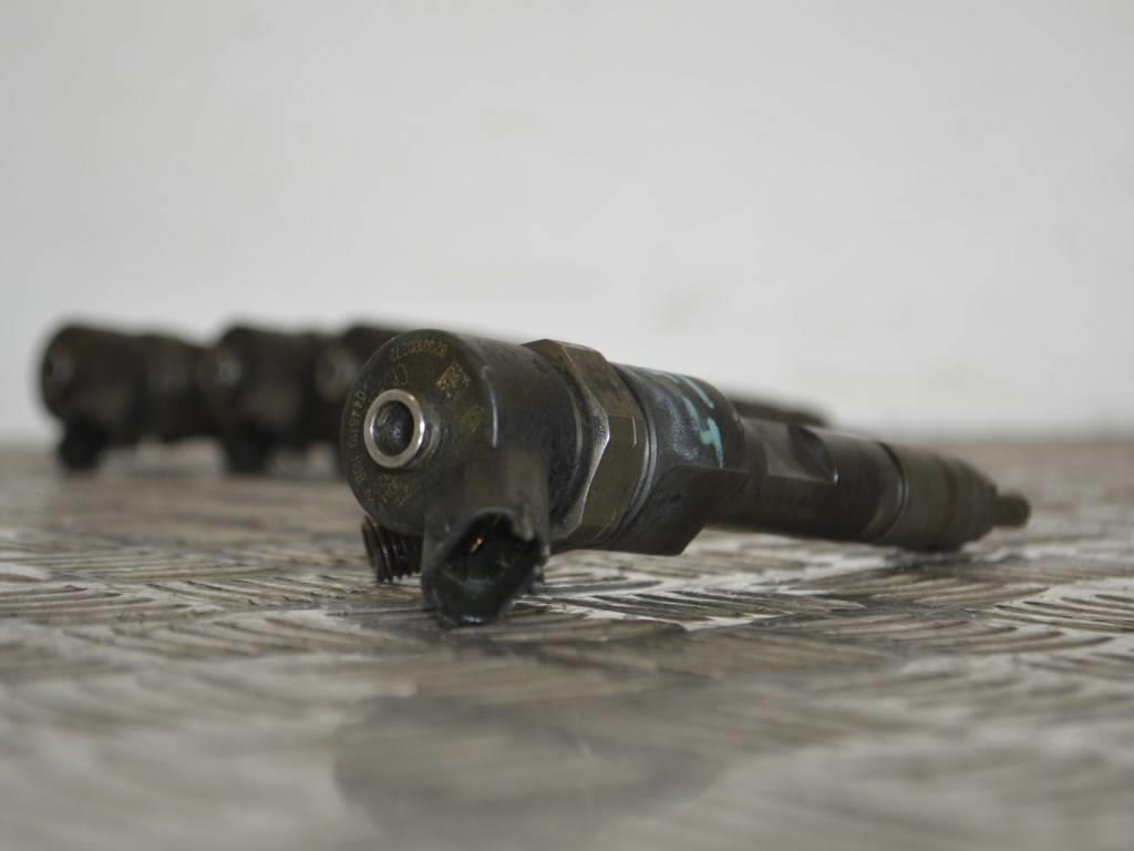 Форсунка Renault Laguna 2 (2001-2007) 8200100272, 0445110110B