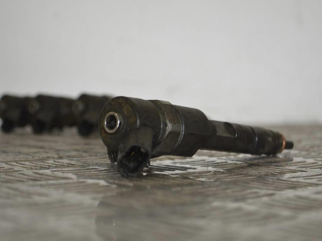 Форсунка Renault Laguna 2 (2001-2007) 8200100272, 0445110110B