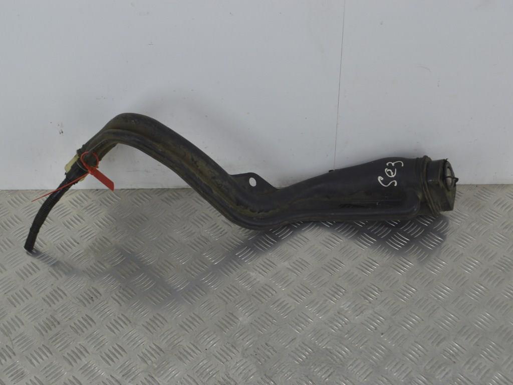 Горловина топливного бака